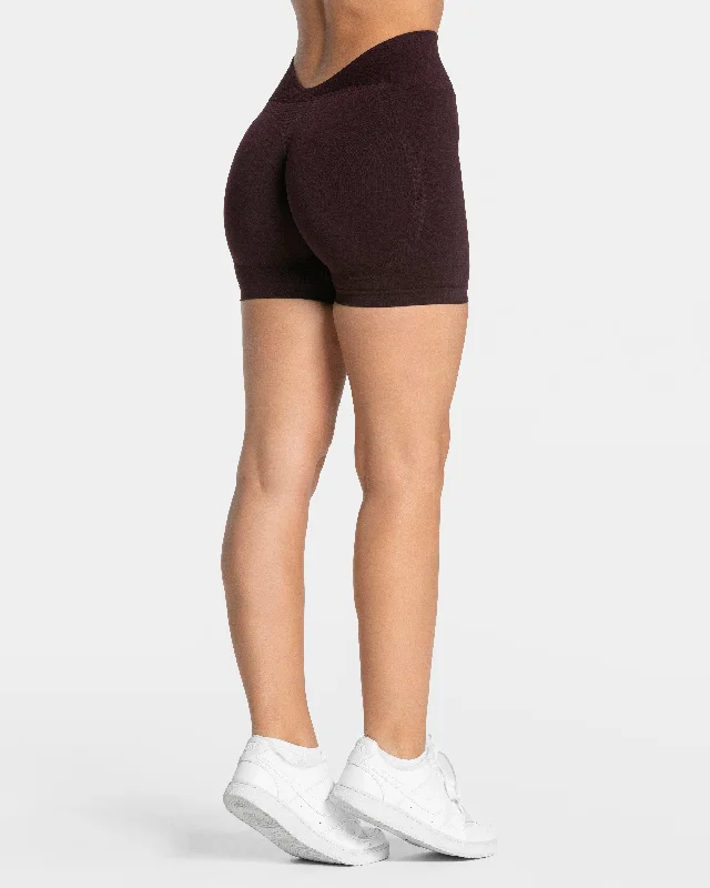 Essence V-Back Covert Scrunch Short "Merlot"