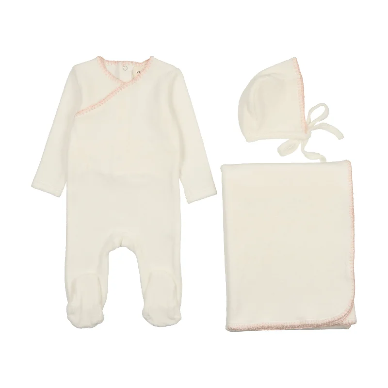 set footie embroidered edge with hat and blanket - cream/pink tint