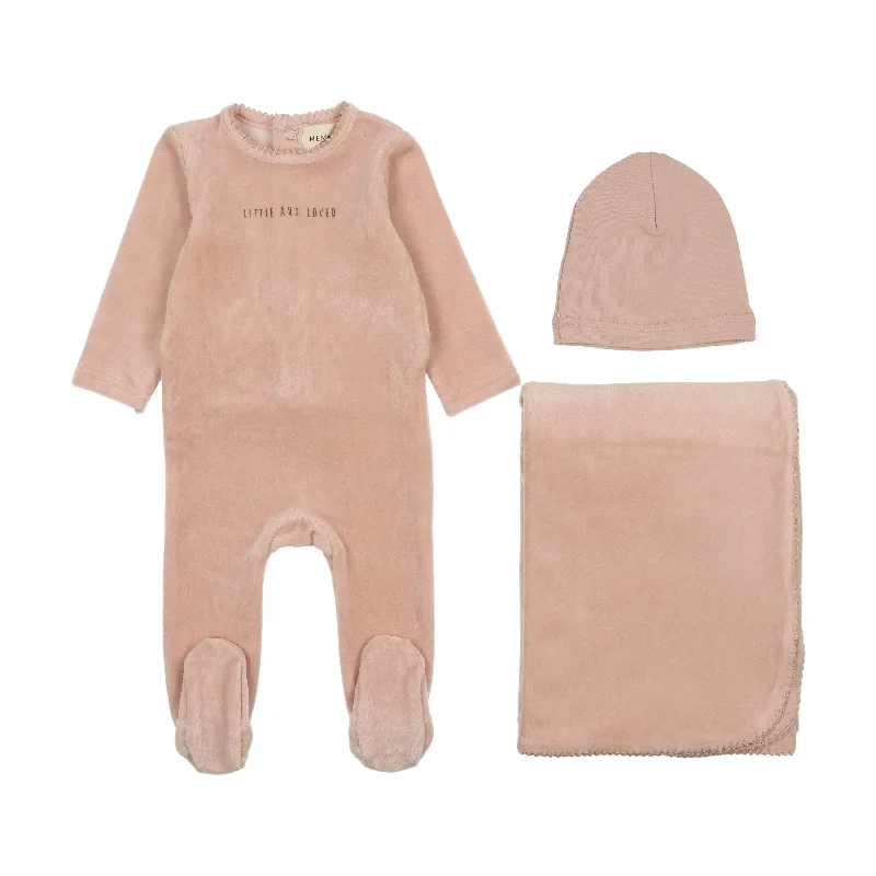 set footie velour little and loved with hat and blanket - pale pink/mink print