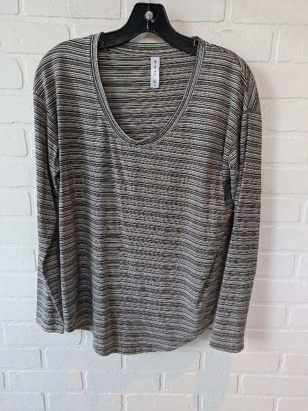 Athletic Top Long Sleeve Crewneck By Athleta In Black & White, Size: S